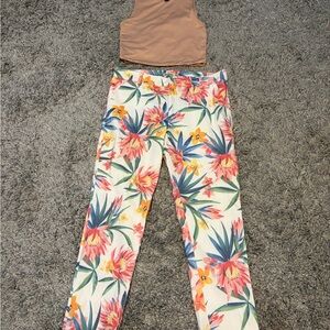 Floral Ankle Pants size 10 with forever 21 shirt size medium